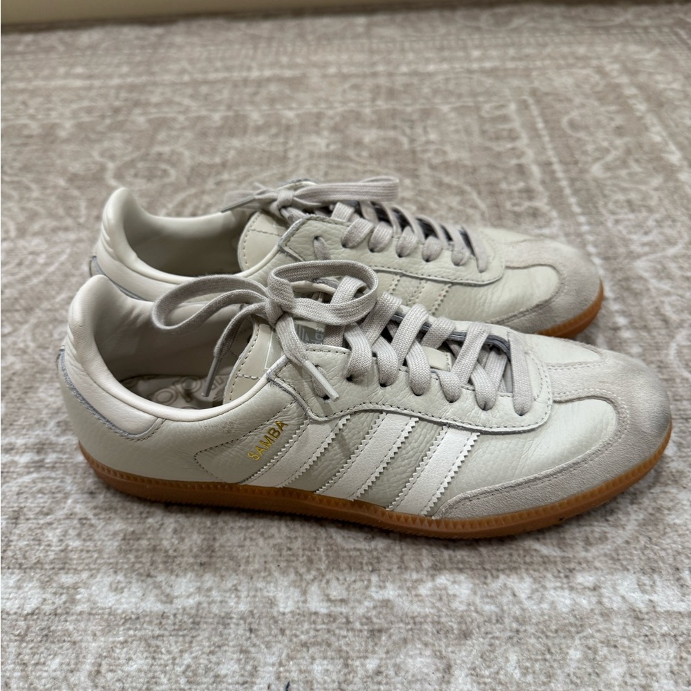 Women’s Adidas Samba (Beige)